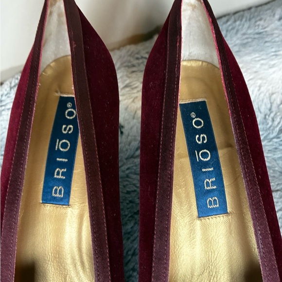 Elegant Red Velvet Heels - Picture 5 of 8